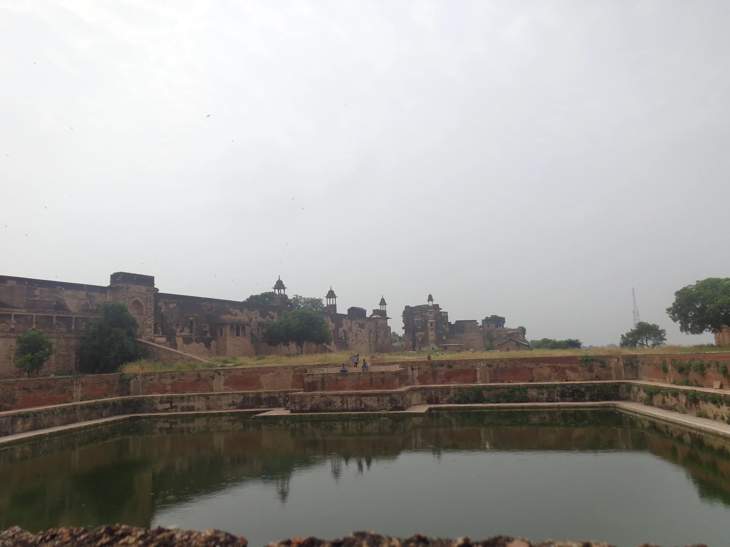 शांत वातावरण में ध्यान